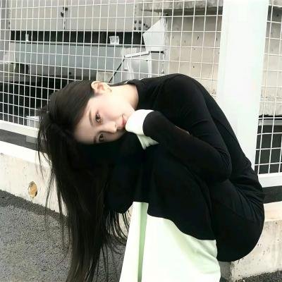 庇护棕榈树下