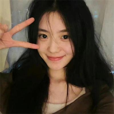 穿条纹衣的男孩
